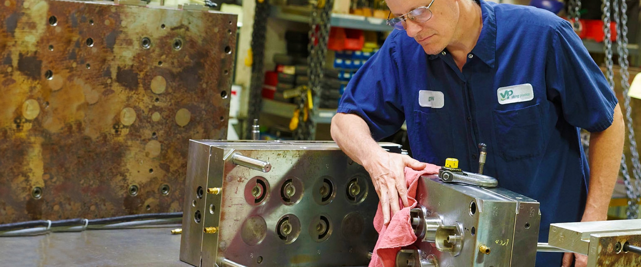 Absorbtech Company Shop Towel Service | ITU AbsorbTech, A Family-Owned Company